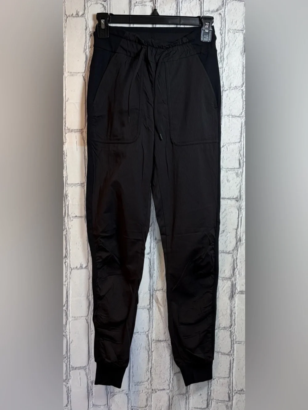 lululemon athletica Size :2 Women Black Jogger Pockets